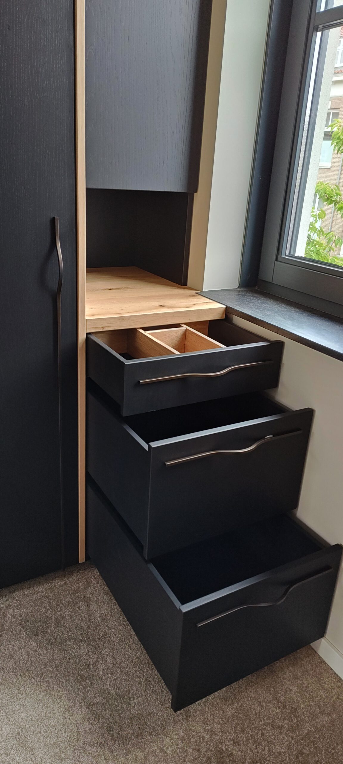 Zwart eiken garderobe